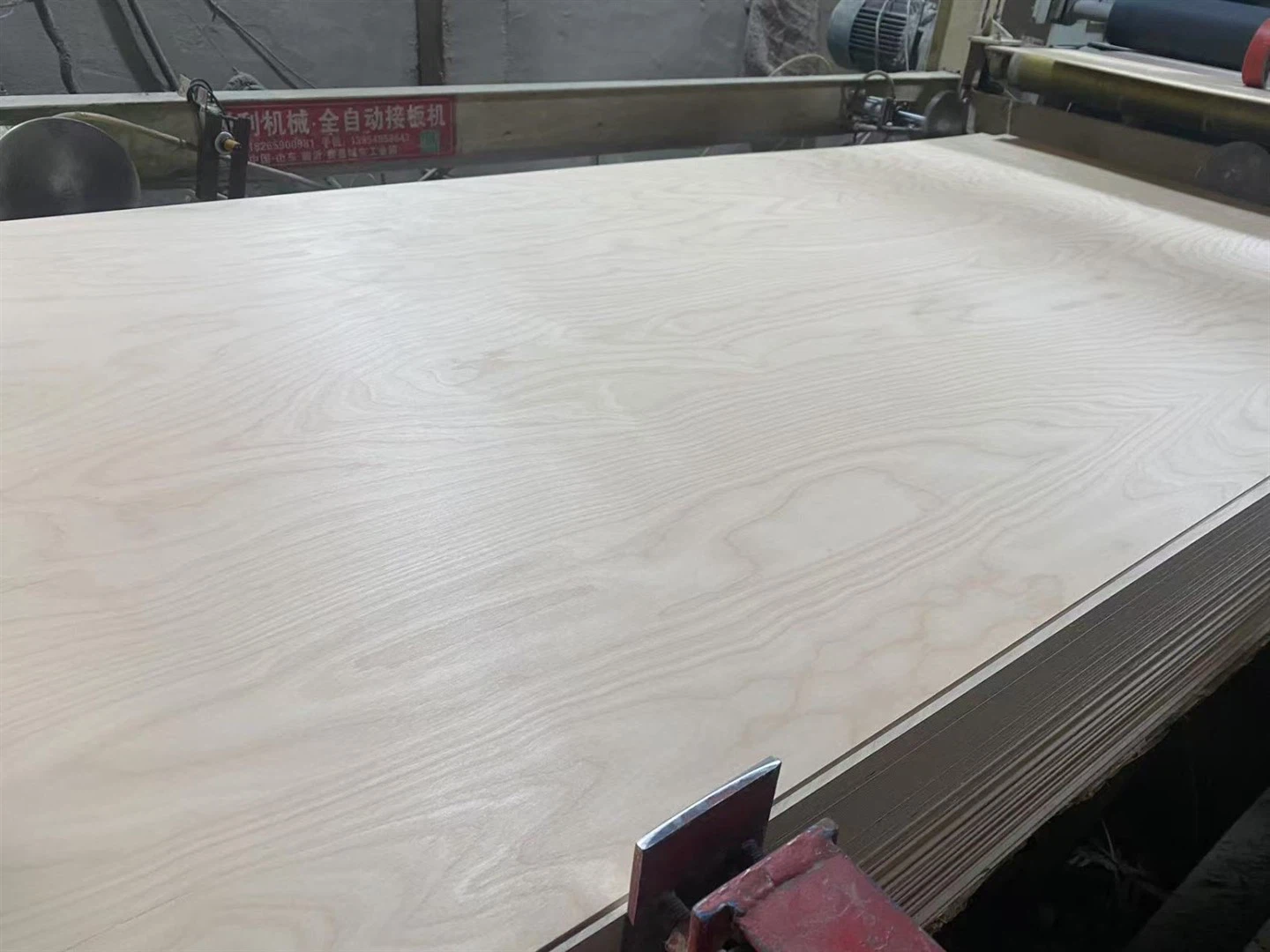 Linyi Wholesale Direct Sales Birch Plywood